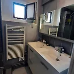 Nyaraló Agreable Maison De Village, Au Calme D'une Impasse