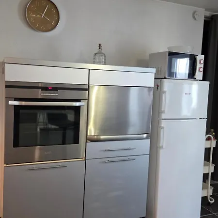 Maison De Village, Au Calme D'une Impasse *